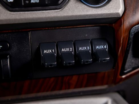 Used 2015 Ford F250 Lariat w/ Lariat Interior Package image 36