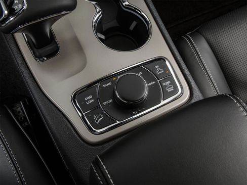 Used 2015 Jeep Grand Cherokee Overland w/ Advanced Technology Group RWD image 31