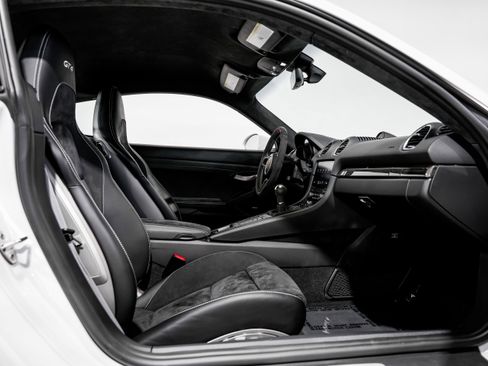 Used 2020 Porsche 718 Cayman GT4 image 26