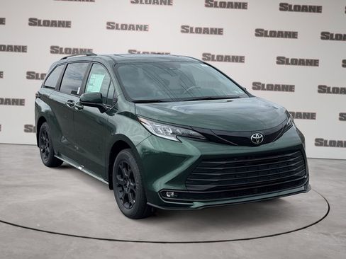 New 2026 Toyota Sienna XLE Woodland Edition image 7