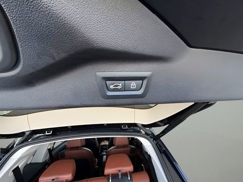 Used 2021 BMW X7 xDrive40i w/ Premium Package 2 image 37