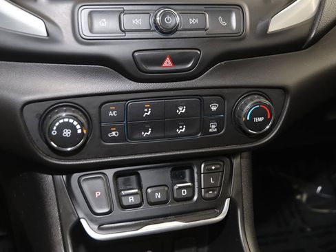 Used 2018 GMC Terrain SLE FWD image 25