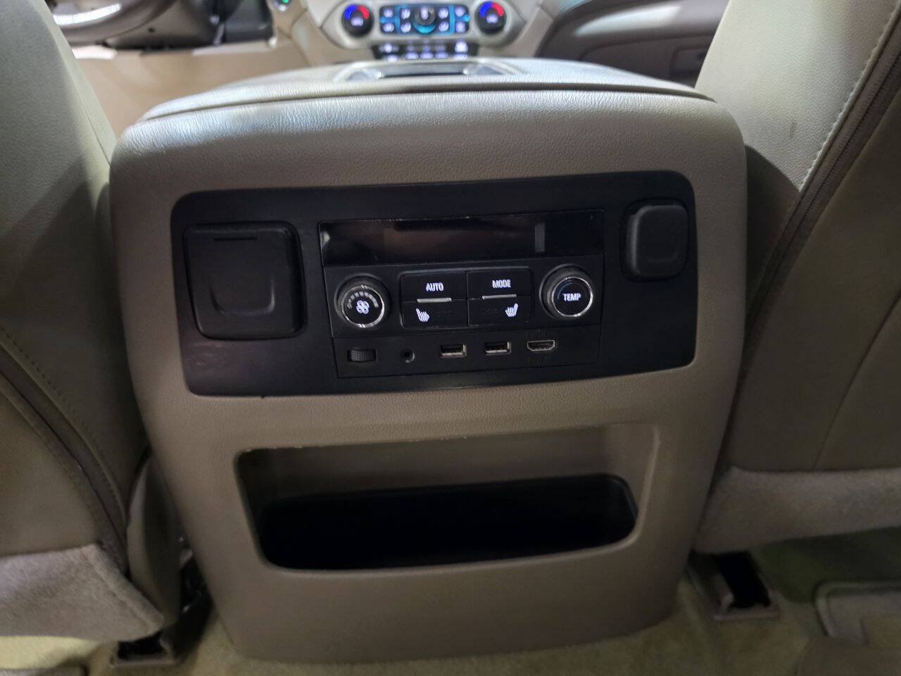 Used 2018 GMC Yukon XL SLT w/ Premium Edition AWD/4WD image 31