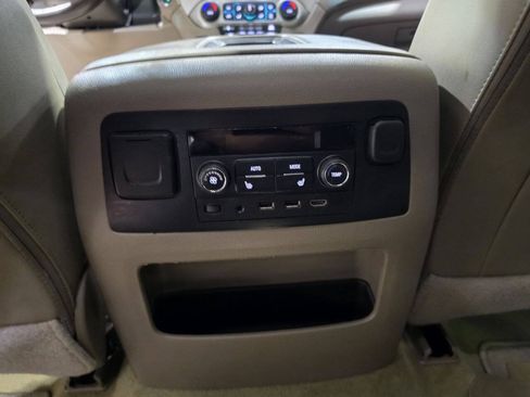 Used 2018 GMC Yukon XL SLT w/ Premium Edition AWD/4WD image 31