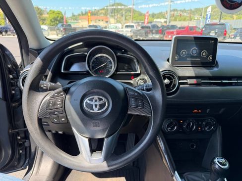 Used 2017 Toyota Yaris iA FWD image 9