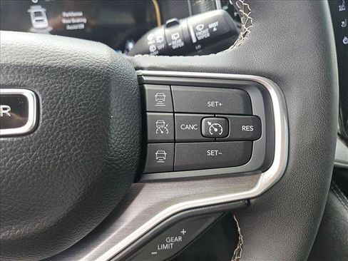 Used 2025 Jeep Wagoneer Series II RWD image 22
