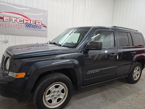 Used 2014 Jeep Patriot Sport image 2
