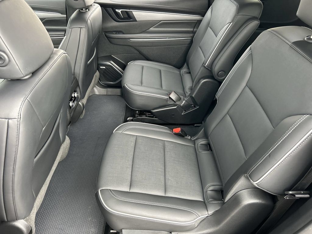 Used 2025 Buick Enclave Preferred w/ Power Package FWD image 25