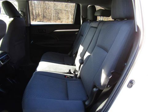 Used 2019 Toyota Highlander LE image 26