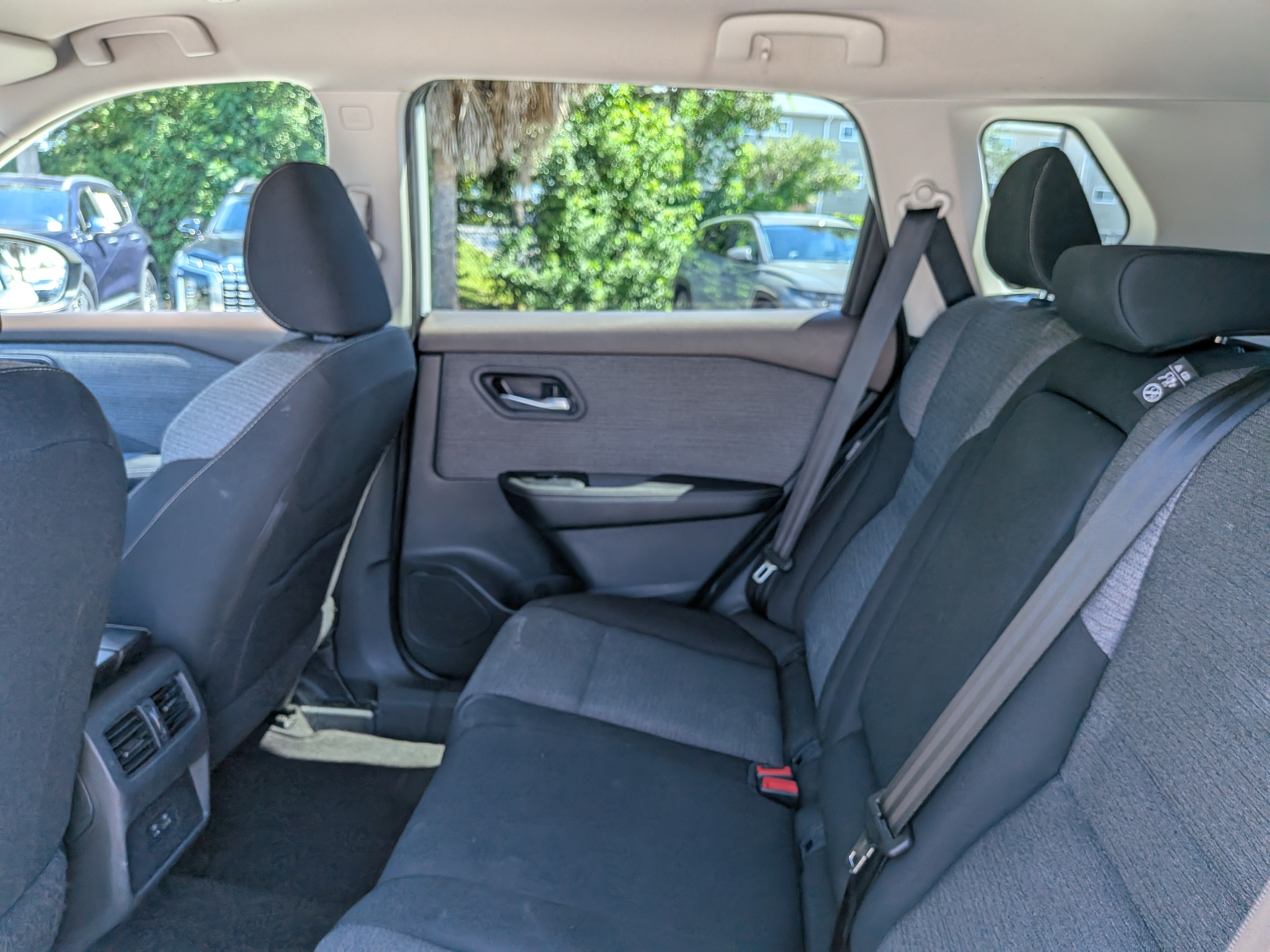 Used 2023 Nissan Rogue SV FWD image 13