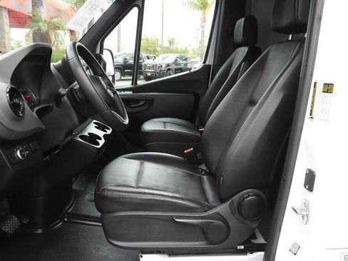 Used 2025 Mercedes-Benz Sprinter 2500 image 24