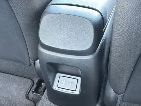 Used 2025 Hyundai Elantra SE image 38