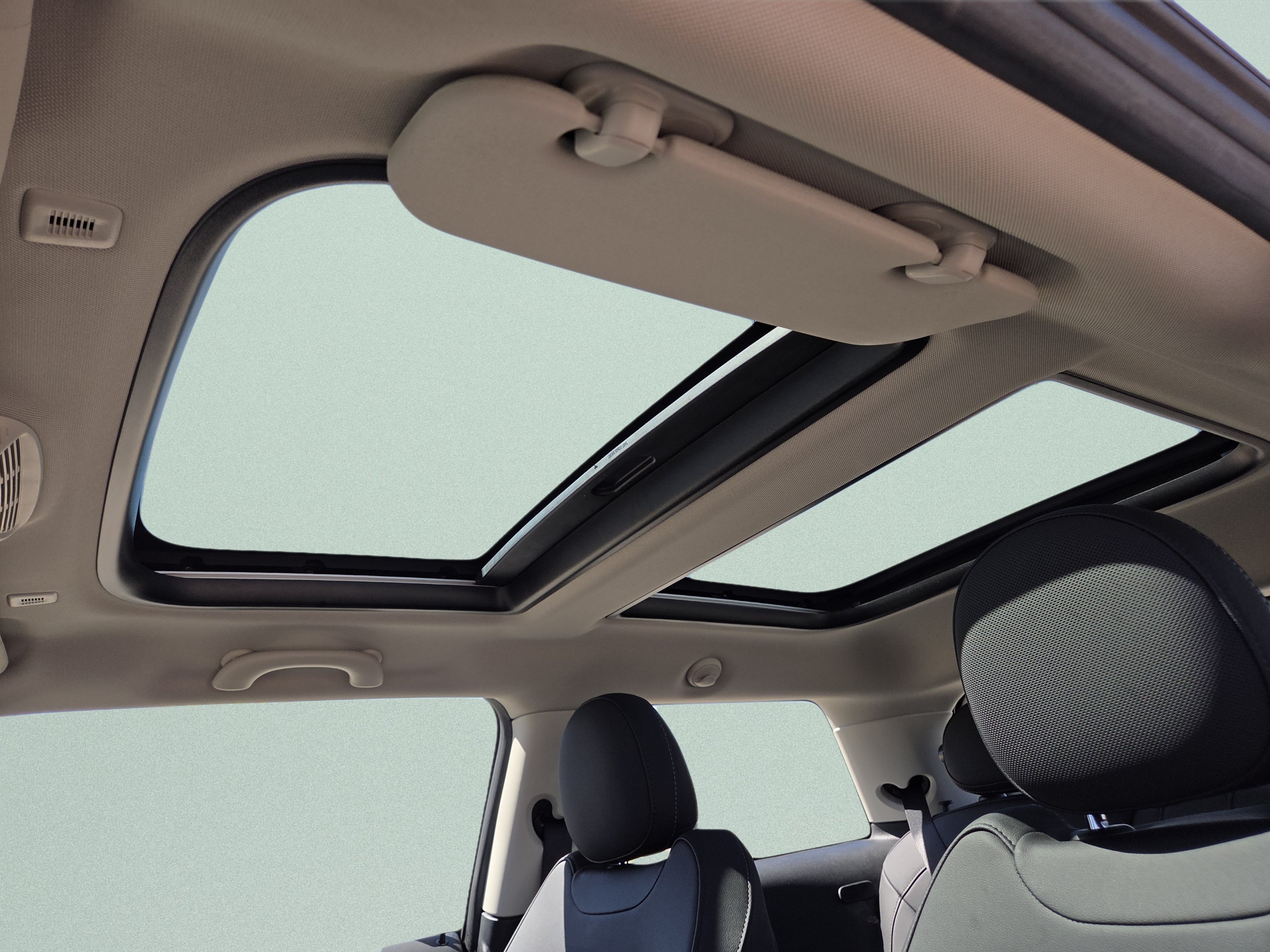 Used 2024 MINI Cooper SE FWD image 9
