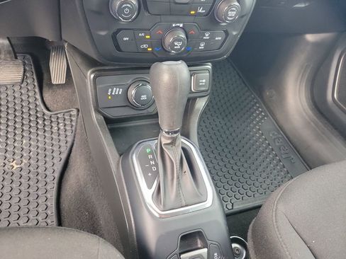 Used 2023 Jeep Renegade Latitude AWD/4WD image 25