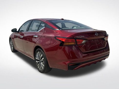 Used 2025 Nissan Altima 2.5 SV FWD image 39