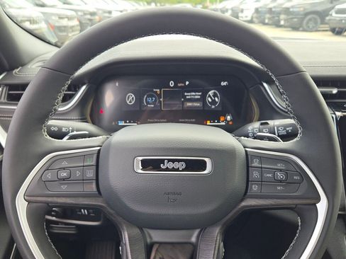 New 2025 Jeep Grand Cherokee Limited w/ Luxury Tech Group II image 35