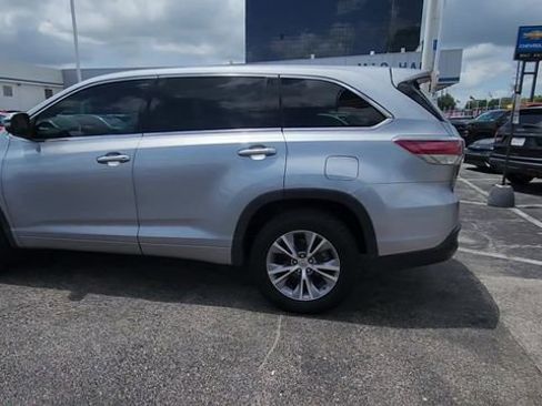 Used 2014 Toyota Highlander Plus FWD image 6