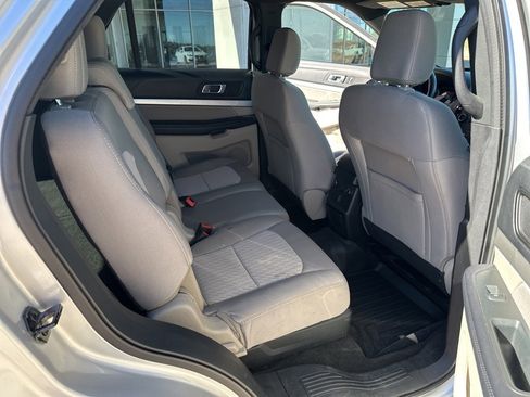 Used 2018 Ford Explorer FWD image 18