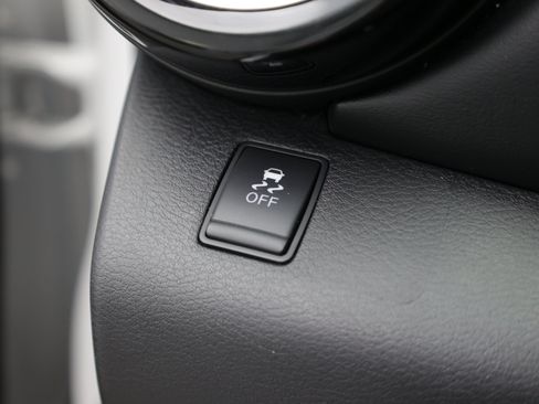 Used 2019 Nissan Kicks SR w/ SR Premium Package FWD image 29