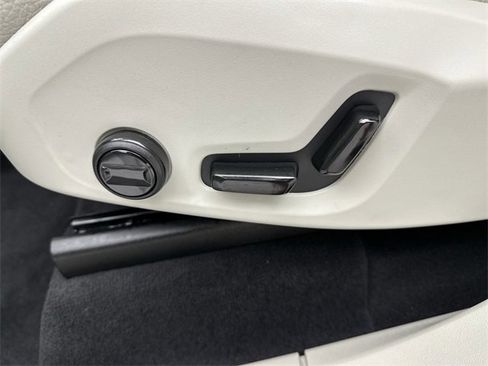 Certified 2025 Volvo XC90 B6 Plus w/ Protection Package Premier image 12