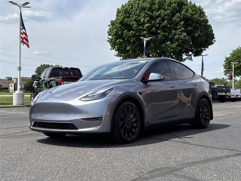 Used 2025 Tesla Model Y Performance AWD/4WD image 3