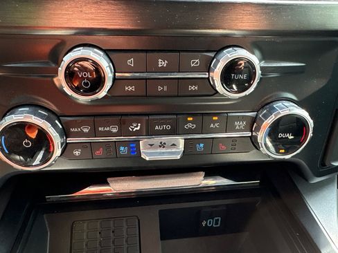 Used 2023 Ford F250 Lariat w/ Sport Appearance Package AWD/4WD image 22