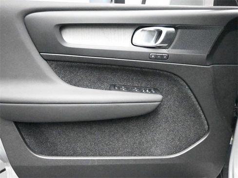 Used 2025 Volvo XC40 B5 Core image 20