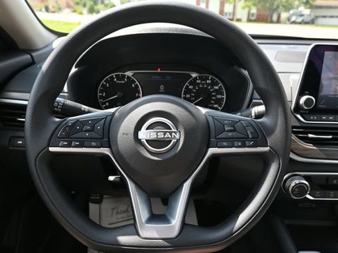 Used 2025 Nissan Altima 2.5 SV FWD image 42