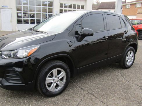 Used 2020 Chevrolet Trax LS image 3