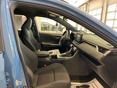 Used 2022 Toyota RAV4 SE w/ SE Grade Weather Package AWD/4WD image 17
