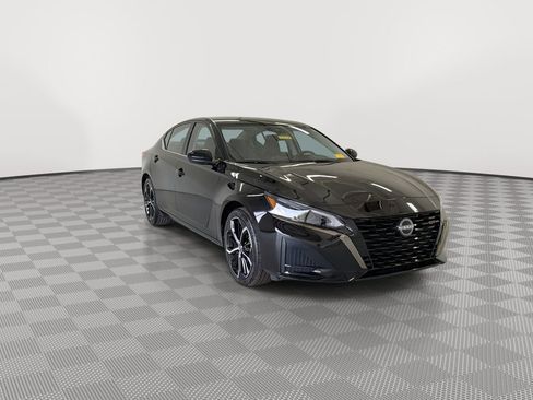 Certified 2025 Nissan Altima 2.5 SR image 2