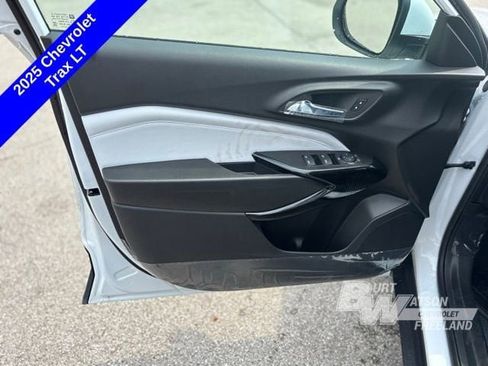 New 2025 Chevrolet Trax LT w/ Driver Confidence Package image 11