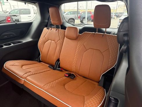 New 2026 Chrysler Pacifica Pinnacle AWD/4WD image 30