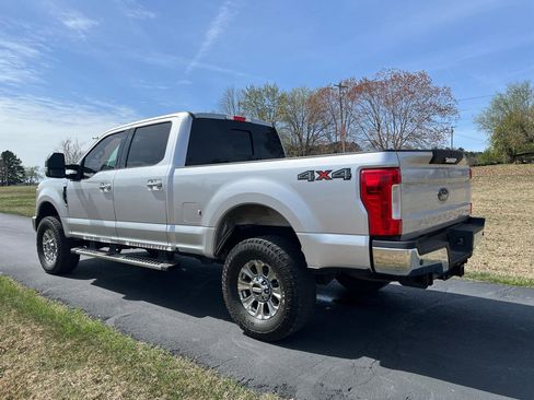 Used 2017 Ford F250 Lariat w/ Chrome Package image 6