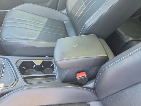 Used 2022 Volkswagen Tiguan SE w/ Panoramic Sunroof Package FWD image 15