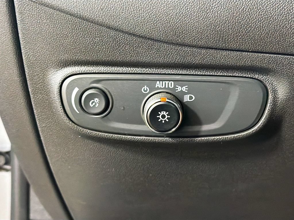 Used 2023 Chevrolet Equinox RS FWD image 12