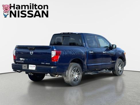 Used 2021 Nissan Titan SV w/ SV Convenience Package image 2