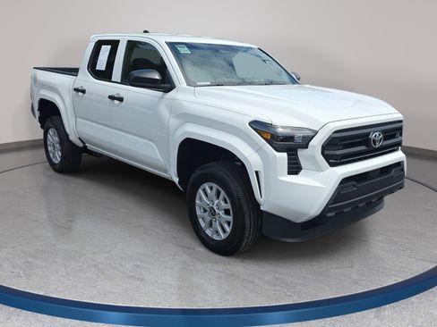 Used 2025 Toyota Tacoma SR RWD image 3