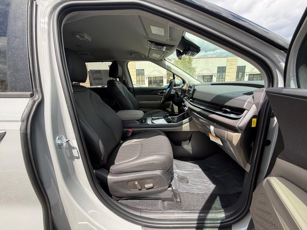 New 2026 Kia Carnival EX FWD image 11