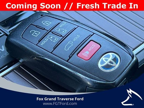 Used 2023 Toyota Sienna XLE FWD image 30