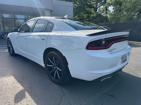 Used 2016 Dodge Charger SXT AWD/4WD image 3