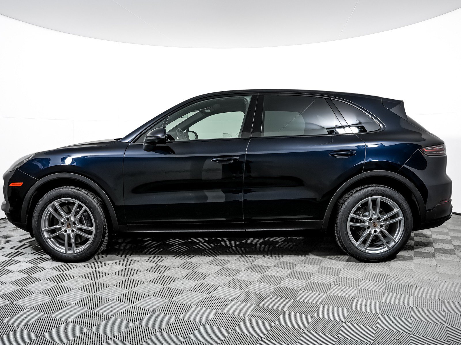 Certified 2023 Porsche Cayenne AWD/4WD image 2