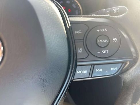 Used 2020 Toyota RAV4 XLE w/ Convenience Package FWD image 10