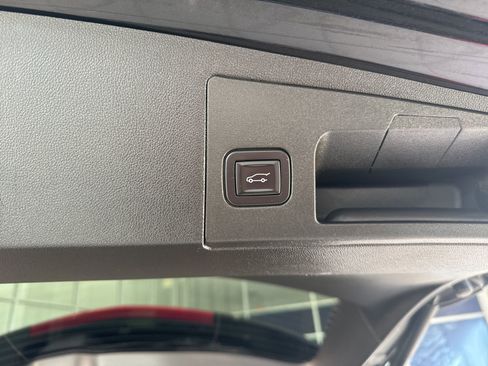 Used 2017 Cadillac XT5 Platinum w/ Driver Assist Package image 17