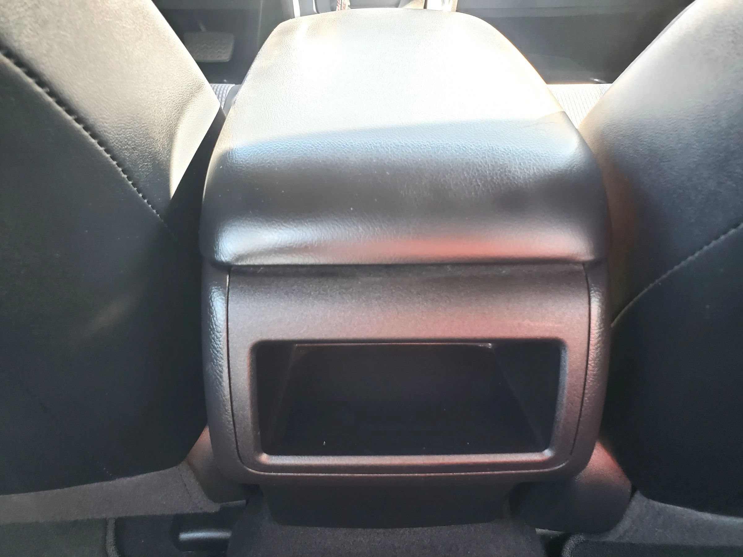 Used 2016 Toyota Camry SE FWD image 29