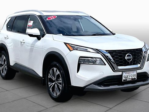 Used 2021 Nissan Rogue SV w/ Premium Package FWD image 2