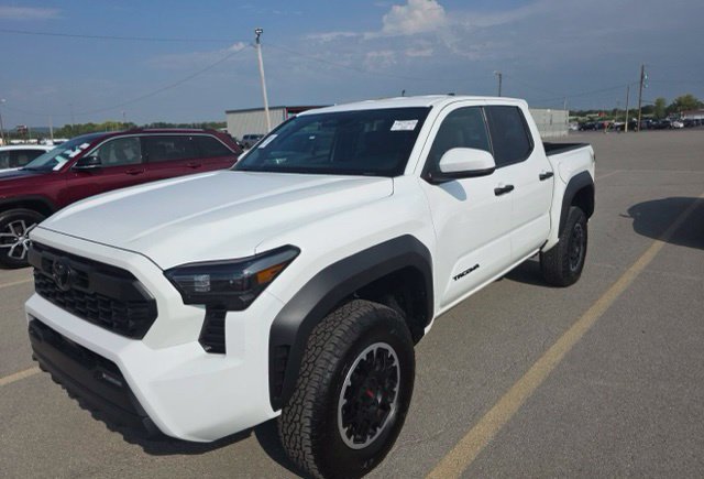 Used 2026 Toyota Tacoma TRD Off-Road AWD/4WD image 2