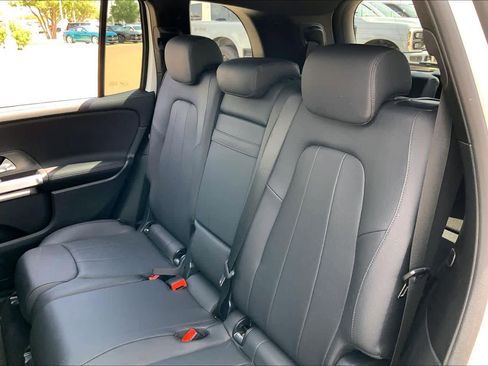 Used 2025 Mercedes-Benz GLB 250 4MATIC image 21