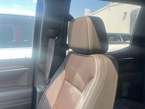 Used 2024 GMC Sierra 1500 Denali w/ Technology Package AWD/4WD image 6