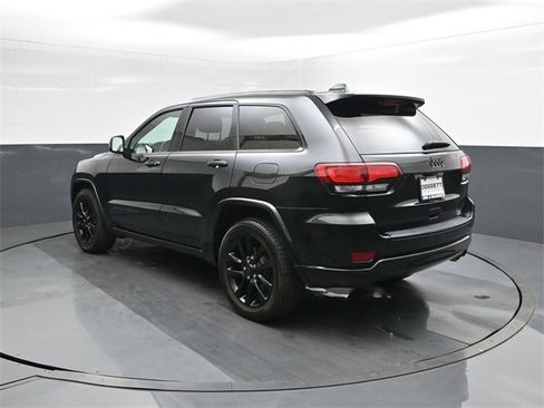 Used 2018 Jeep Grand Cherokee Altitude image 5